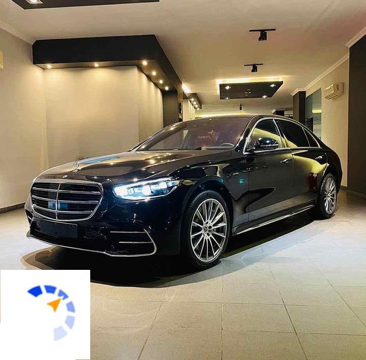 إيجار مرسيدس S450 مع سائق , تمتع برحلة راقية ومريحة مع خدمة إيجار مرسيدس S450 الفاخرة مع سائق محترف.