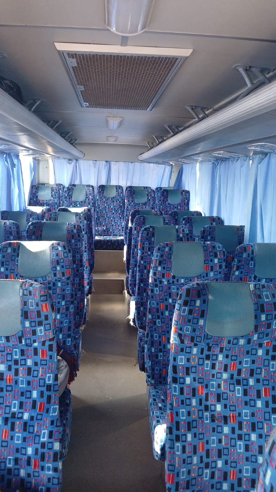 33-passenger bus rental – your ideal choice for small and medium trips with New Year offers!