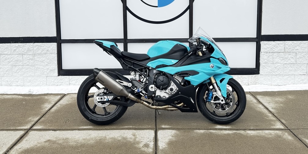 2024 BMW S 1000RR AVIALABLE FOR SALE WITH ORIJINAL TAITANUM PAINT AVAILABLE FOR SALE AT AFFORDABLEKi